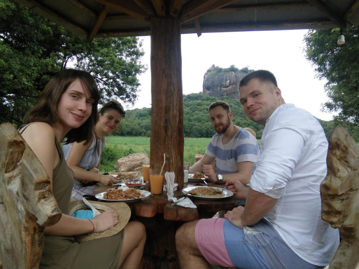 Amaya River Side Homestay Σιγκιρίγια Εξωτερικό φωτογραφία